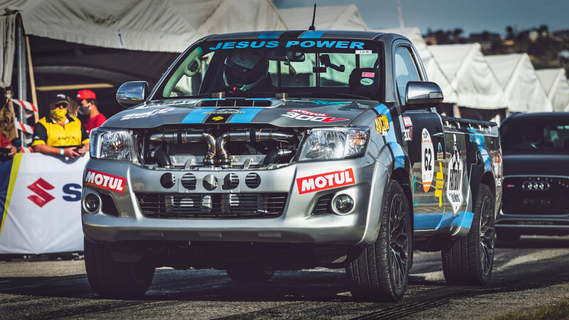 Toyota Hilux con un V12 biturbo