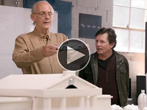Toyota reunió a Marty McFly y al Doc Brown de Volver al Futuro