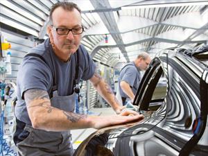 Porsche contrará 1,400 empleados para el desarrollo y producción de su auto eléctrico 