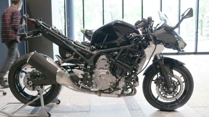Kawasaki tiene lista su moto híbrida