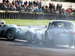 Chocan un Aston Martin DBR1 valuado en 30 millones de dólares