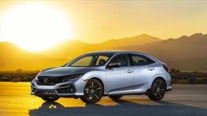 Honda le da un lavado de cada al Civic hatchback