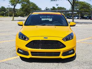 Focus ST ofrece 275 hp gracias a un kit de Ford Performance