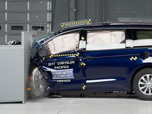 Chrysler Pacifica 2017 reconocida con el Top Safety Pick+ del IIHS