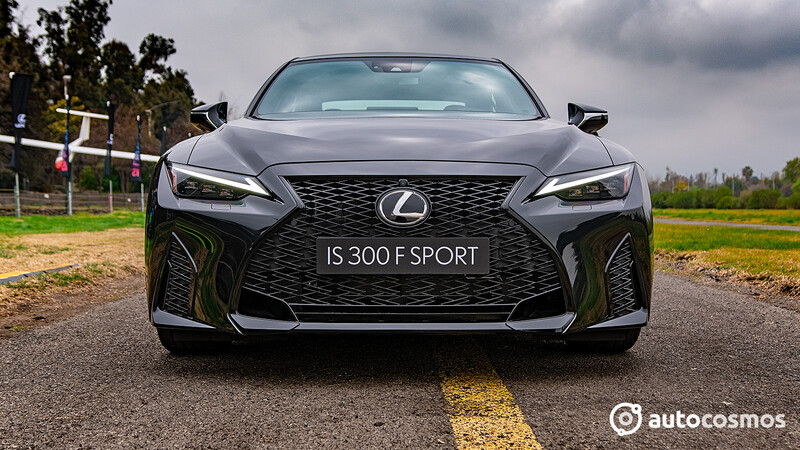 Lexus IS 2022 en Chile: un regreso lleno de energía