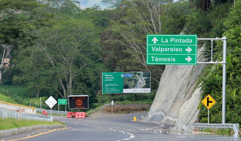 Actualizan cerca del 50% de las señales de tránsito elevadas de Bogotá
