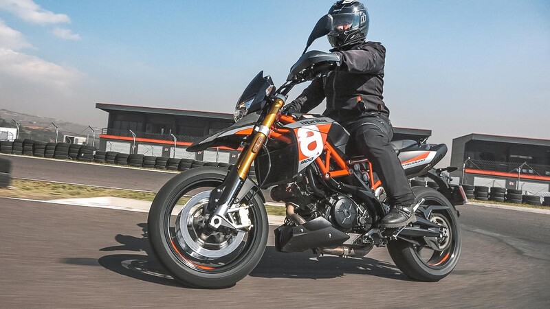 Manejamos la Aprilia Dorsoduro 900