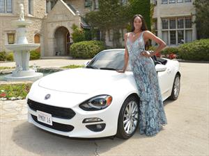 Eugena Washington, Playmate of the Year, recibe un FIAT 124 Spider 2017