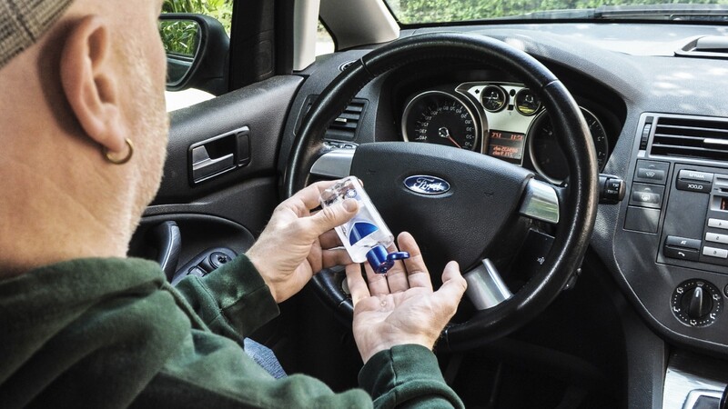 Razones para no limpiar o desinfectar el interior del carro con gel antibacterial