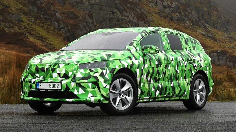 Skoda Enyaq iV es un SUV eléctrico con 300 hp y 500 km de autonomía