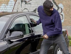 Ladrón roba un auto y lo devuelve 3 días después con una nota ofreciendo disculpas