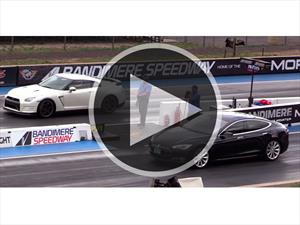 Video: Tesla Model S vs Nissan GT-R