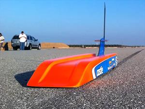 Un auto de juguete que llega a los 300 Km/h
