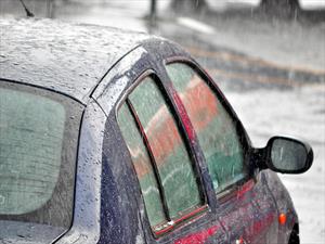 Recomendaciones para manejar bajo la lluvia