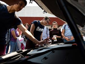Presentan Infiniti Engineering Academy en el Tec de Monterrey