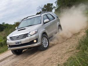 Toyota anuncia que la Hilux y la SW4 recibieron homologación por parte de la FIA