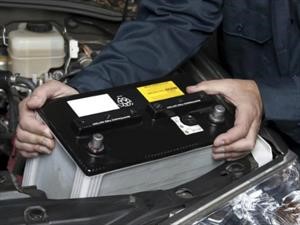 ¿Qué hacer si me quedo sin batería en el auto?