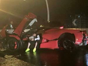 Ferrari LaFerrari queda destruido en China
