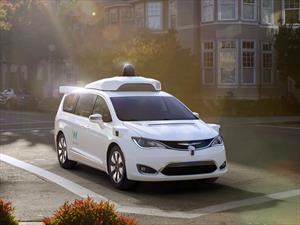 Waymo está desarrollando conducción autónoma con 100 Chrysler Pacifica