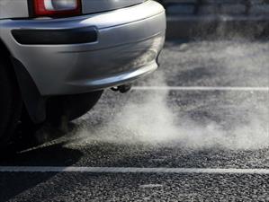 Quieren prohibir la venta de autos que usen combustible para 2025 en Holanda