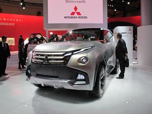 Mitsubishi GC-PHEV Concept debuta