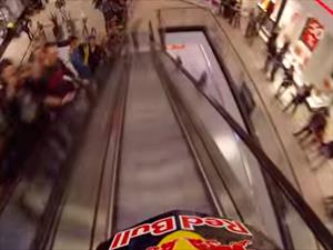 Video: Bicicleta extrema en un shopping de Praga