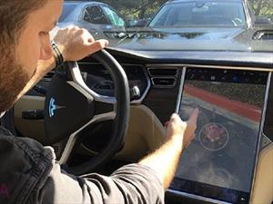 Lo que faltaba: Hackea su Tesla S para jugar Pokémon Go
