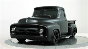 Este Ford F-100 1956 es toda una locura de poder gracias al V8 del Shelby GT350