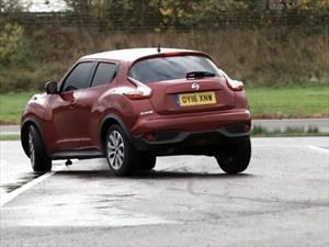Nissan Juke impone récord de giro en reversa a ciegas