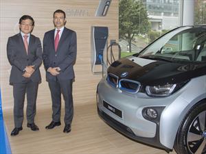 BMW se alista para recargar sus eléctricos con energía solar