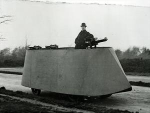 Este es el primer vehículo motorizado blindado de la historia