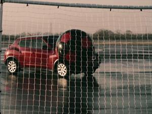 Video: Dos Nissan Juke jugando al fútbol
