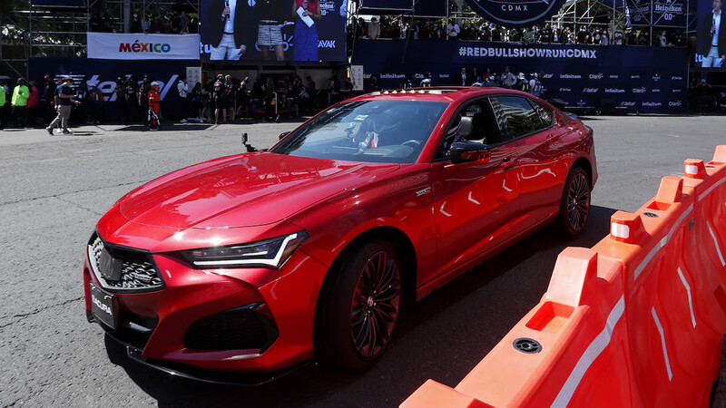 Acura TLX Type S debuta en el Red Bull Show Run de la Ciudad de México