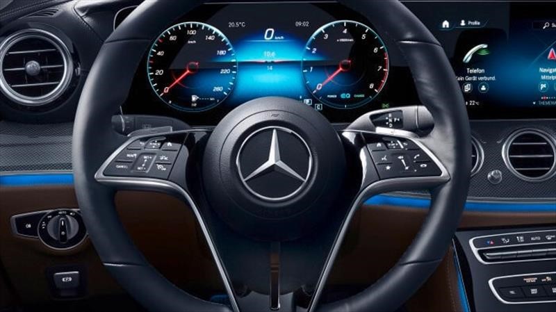 Esta es la historia del volante en los carros