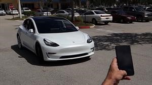 Tesla Smart Summon, la nueva función de conducción autónoma que va por ti en el estacionamiento