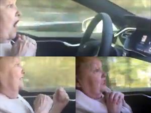 Cómo aterrorizar a la abuela con un Tesla