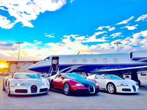 Floyd Mayweather fanfarronea con su colección de autos