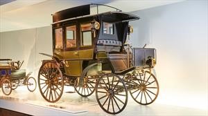 La historia del primer bus con motor de combustión de la historia