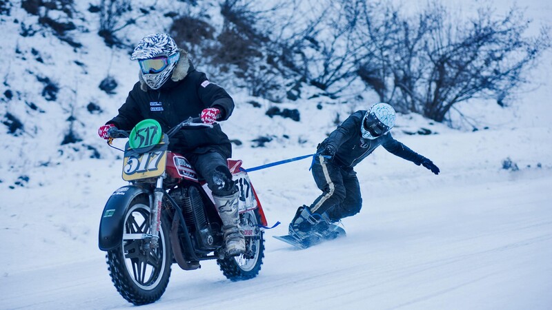 En temporada de frío te decimos cómo conducir con tu moto