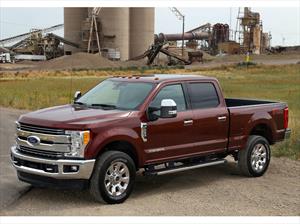 Ford F-Series Super Duty 2017 tiene el tanque de combustible más grande del segmento