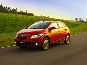 Chevrolet pega primero en 2016 y presenta el Onix desde $44’990.000