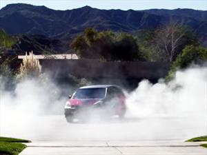 Video: Toyota Sienna de 550 CV, derrape colectivo