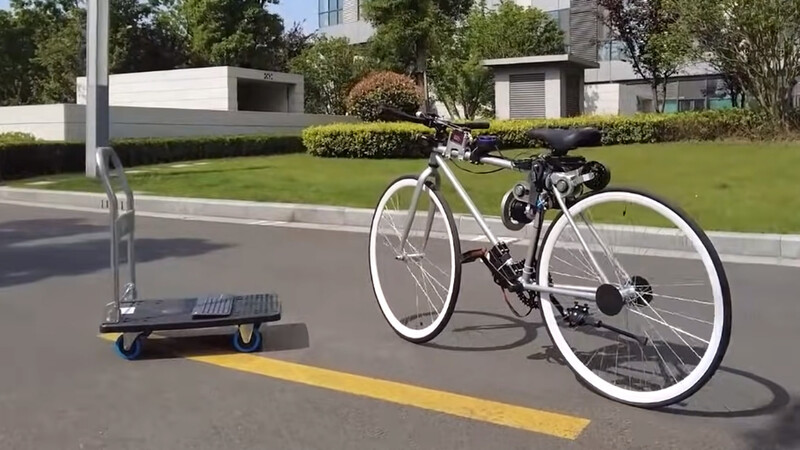 Esta bicicleta eléctrica se equilibra por sí misma