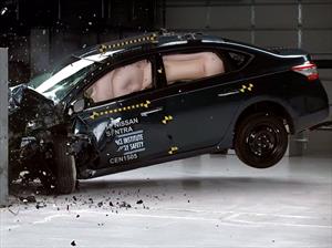 Nissan Sentra 2015 obtiene el Top Safety Pick del IIHS