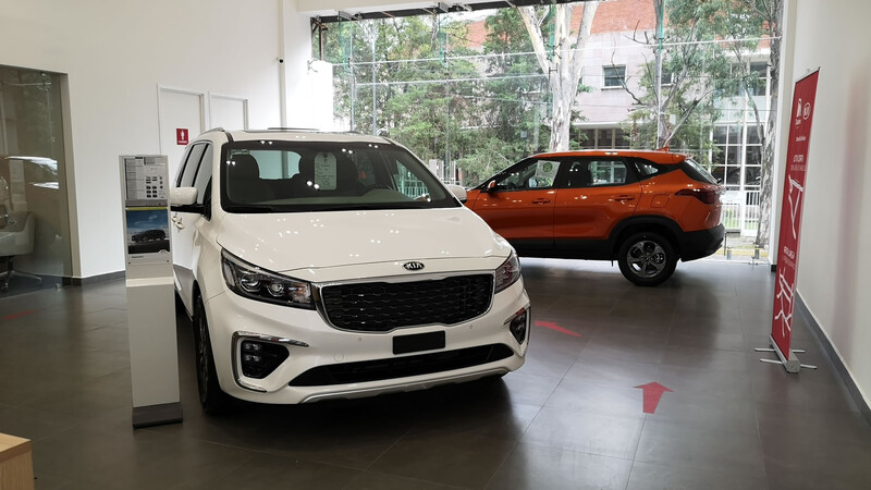 KIA 1S, la firma coreana inaugura nuevos puntos de venta