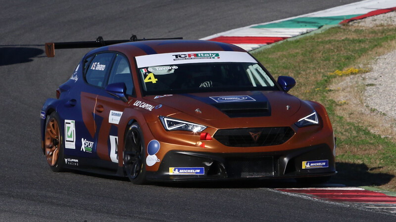 CUPRA León Competición debuta en las pistas con una victoria
