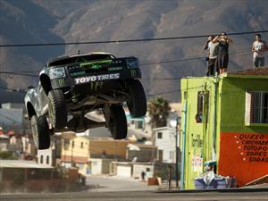 Video: BJ Baldwin maneja una pick up de 850 hp en Ensenada
