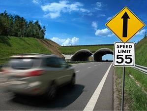 Peligros al conducir con exceso de velocidad