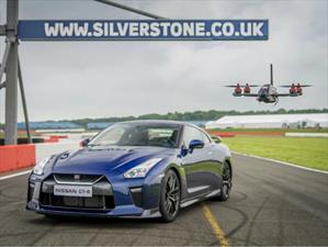 Video: Nissan GT-R vs Drone, duelo de Godzillas