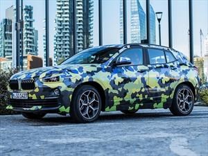 La BMW X2 pasea camuflada por el Fashion Week de Milán